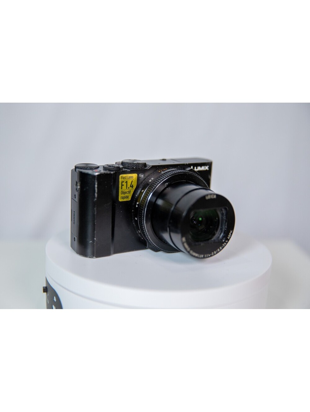Panasonic Lumix LX10 24mm wide angle 5 axis stabilization 4K photo mode